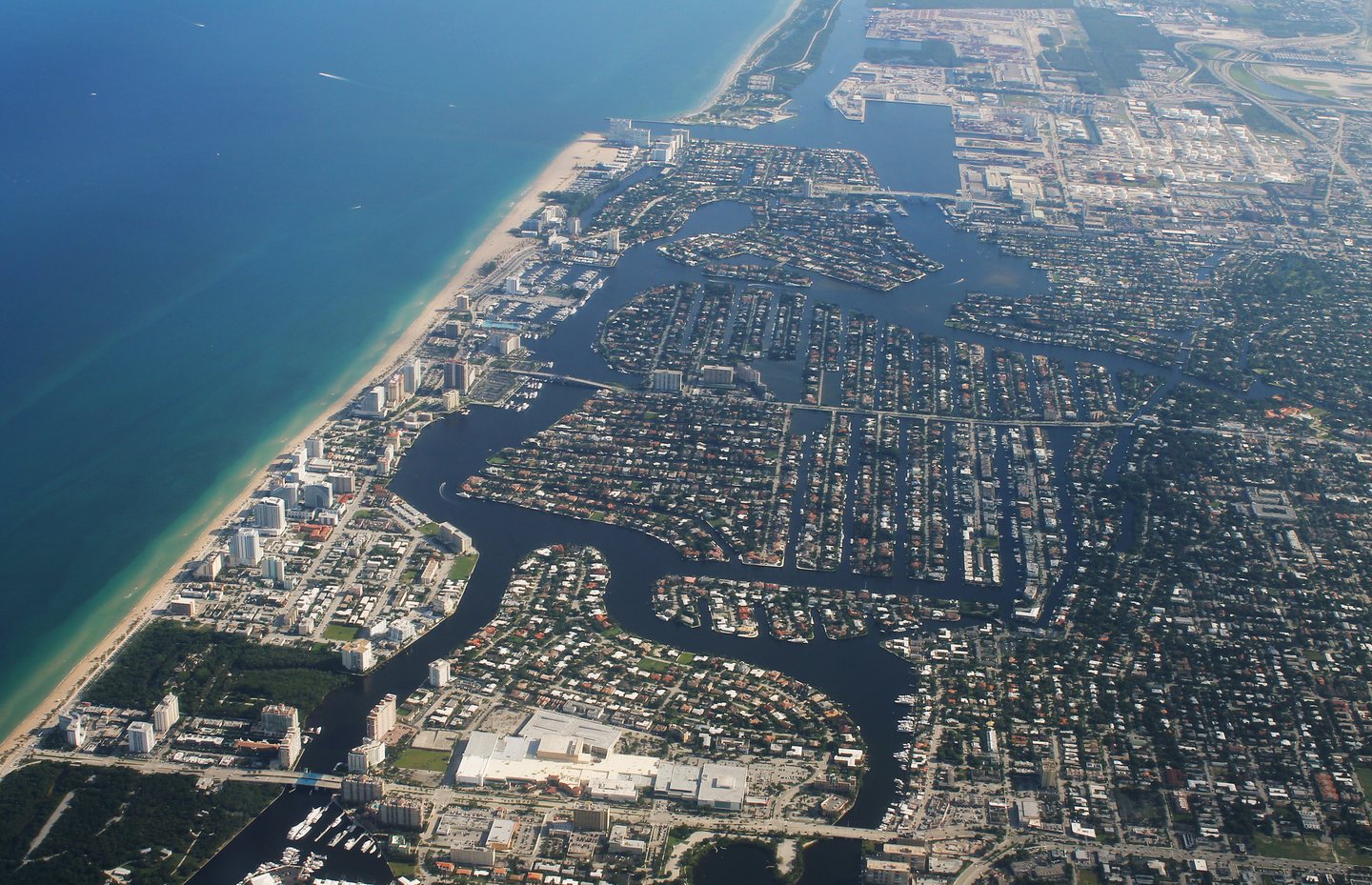 Aerial view of the Fort Lauderdale coastline, canals and the Intracoastal Waterway